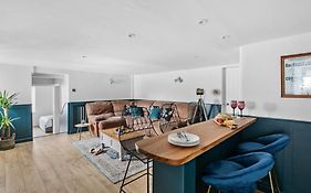 Coombe Bank - Seaboard Spirit, Contemporary Chic With Parking Close To Beach